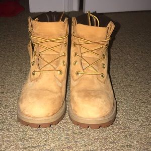 Timberlands boys size 5 equivalent to woman size 7
